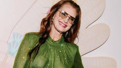 Гаряча ювілярка: Брук Шилдс зустріла свої 60 на пляжі в бікіні. Фото