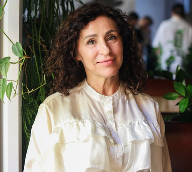 Оце кайф: Надія Матвєєва в повітряному білому луці й на підборах виконала присідання з 32-кілограмовою гирею. Відео