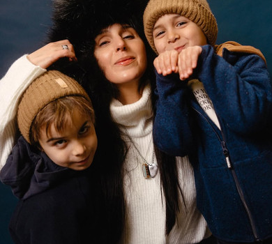 Жити весною і перемогою: Джамала замилувала обіймами з синами на теплих фото