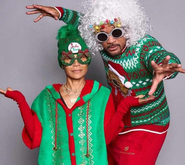 Вілл Сміт із Джадою, дітьми і тещею попозував для кумедних святкових фото