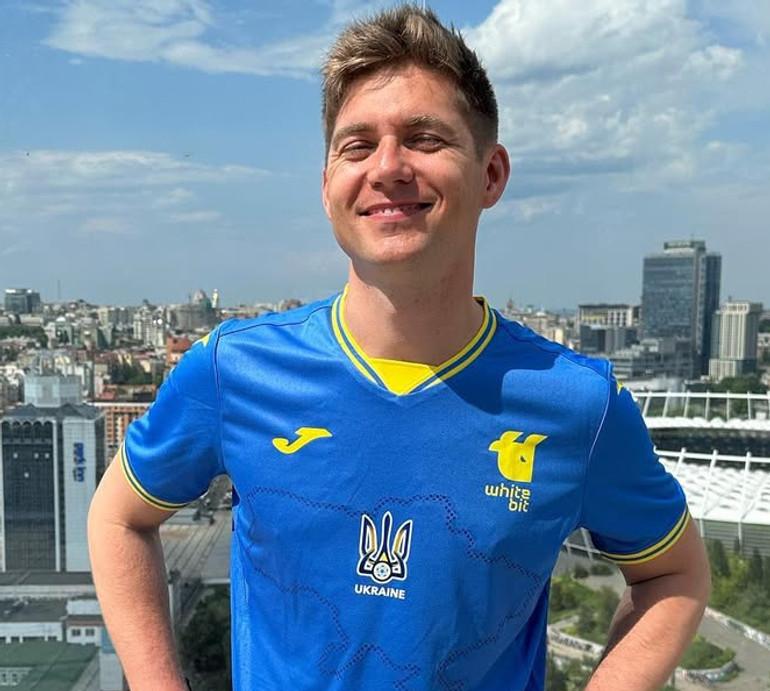 Остапчук привітав свою принцесу з 12-річчям її кумедним фото на підборах