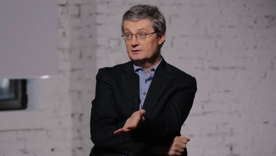 Ще вистачає: Кондратюк розказав, за які кошти живе, про розмір пенсії і хто платить за навчання доньки в Америці