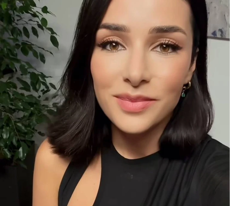 Огнєвіч в обтислому комбінезоні повернулася до спорту після перерви. Фото