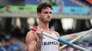 Боляче, але смішно: стрибун-олімпієць, що зачепився геніталіями за планку, покепкував із себе в TikTok. Відео