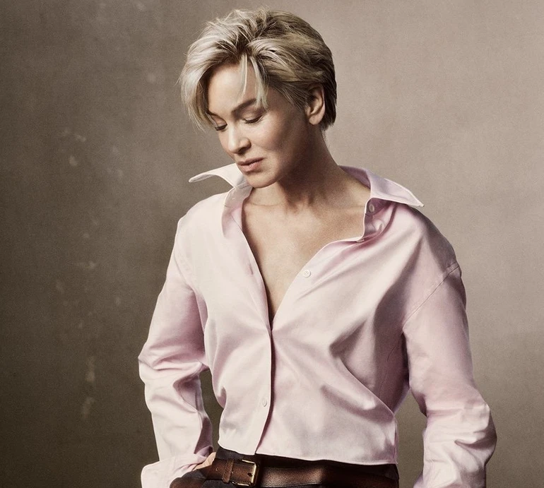 Стрижка в стилі Боуї та андрогінні луки: Зеллвегер попозувала для британського глянцю. Фото