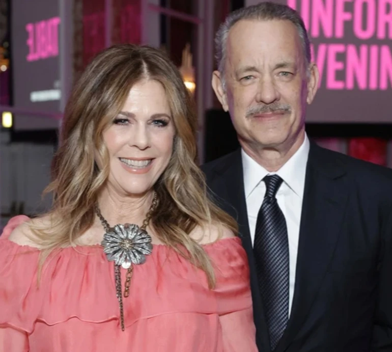 Том Хенкс з нагоди 37-річчя шлюбу показав пляжне фото з коханою