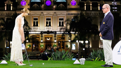 Колір off-white та квіти: княгиня Шарлін у тюлевій сукні за $3 тисячі пограла в гольф на Кубку Принцеси Монако