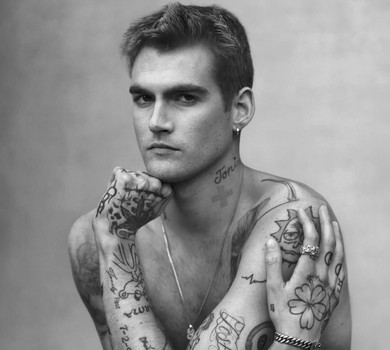 Це страшно: 26-річний син Кроуфорд розказав про проблеми з ментальним здоров'ям, через які мусить приймати сильнодіючі ліки