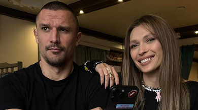 Цимбалюк зі Світлицькою на руках тицьнули нецензурний жест хейтерам. Відео