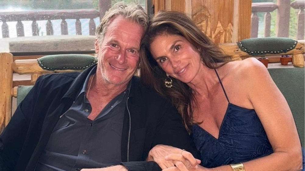 Кроуфорд привітала чоловіка з 64-річчям пляжним фото, а їхня дочка показала його в молодості