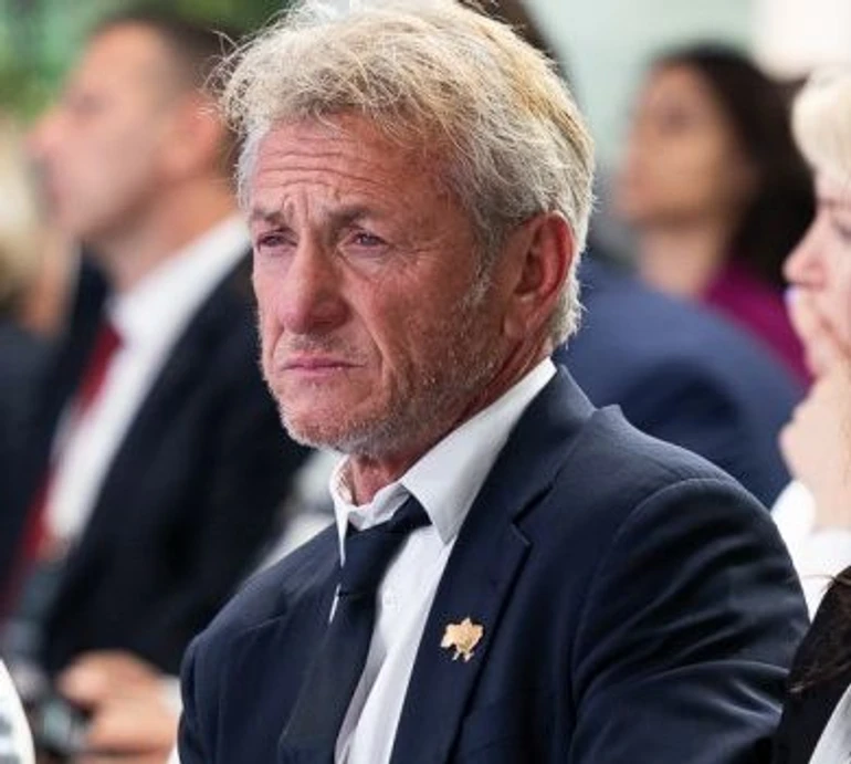 Ніжно тримав за руку: Шон Пенн показався з подругою-українкою на Саміті перших леді та джентльменів