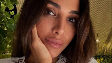 Пляж, спорт і час з дітьми:  Дімопулос у бікіні показала, як проходить її літо там, де судилося бути