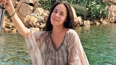 Онуфрійчук у бікіні з рюшами похвалилася пласким животом на турецькому пляжі