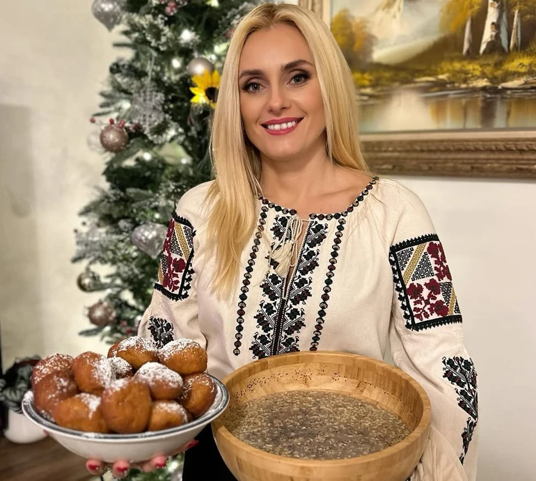 У вишиванках за столом і в піжамах коло ялинки: Федишин з чоловіком та родичами зустріла Різдво в США. Фото