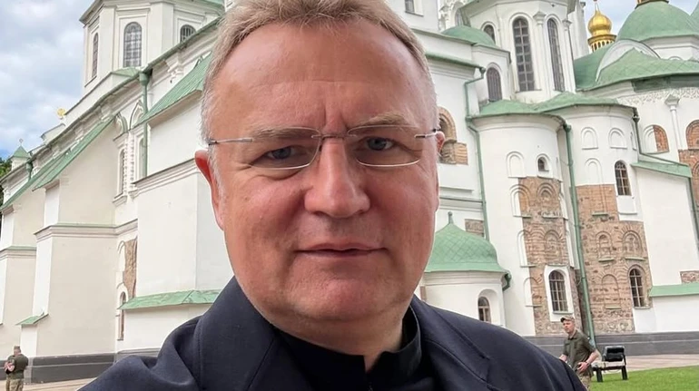 Щоб не зійти з розуму: Садовий із наймолодшим сином показали свій спосіб перезавантаження
