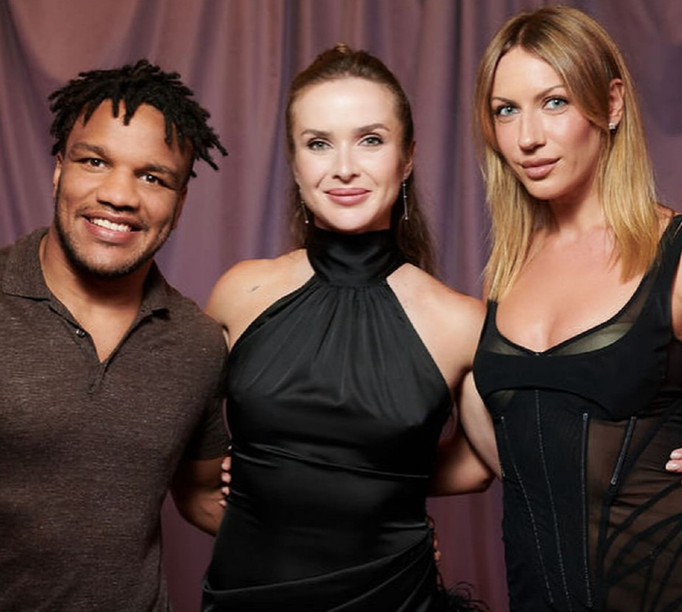 З Шевченком, Притулою, Нікітюк та Жаданом: Світоліна у сукні з пір'ям показала, як в Києві 30-річчя відгуляла. Фото