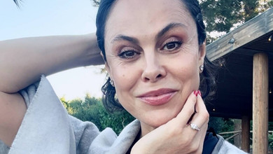 Ексдружина Кличка в декольтованому купальнику показала відновлення у спеціальному кріслі