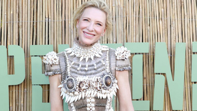 Натхненна океаном: Бланшетт на вечірці в лондонській галереї вразила сукнею, розшитою мушлями