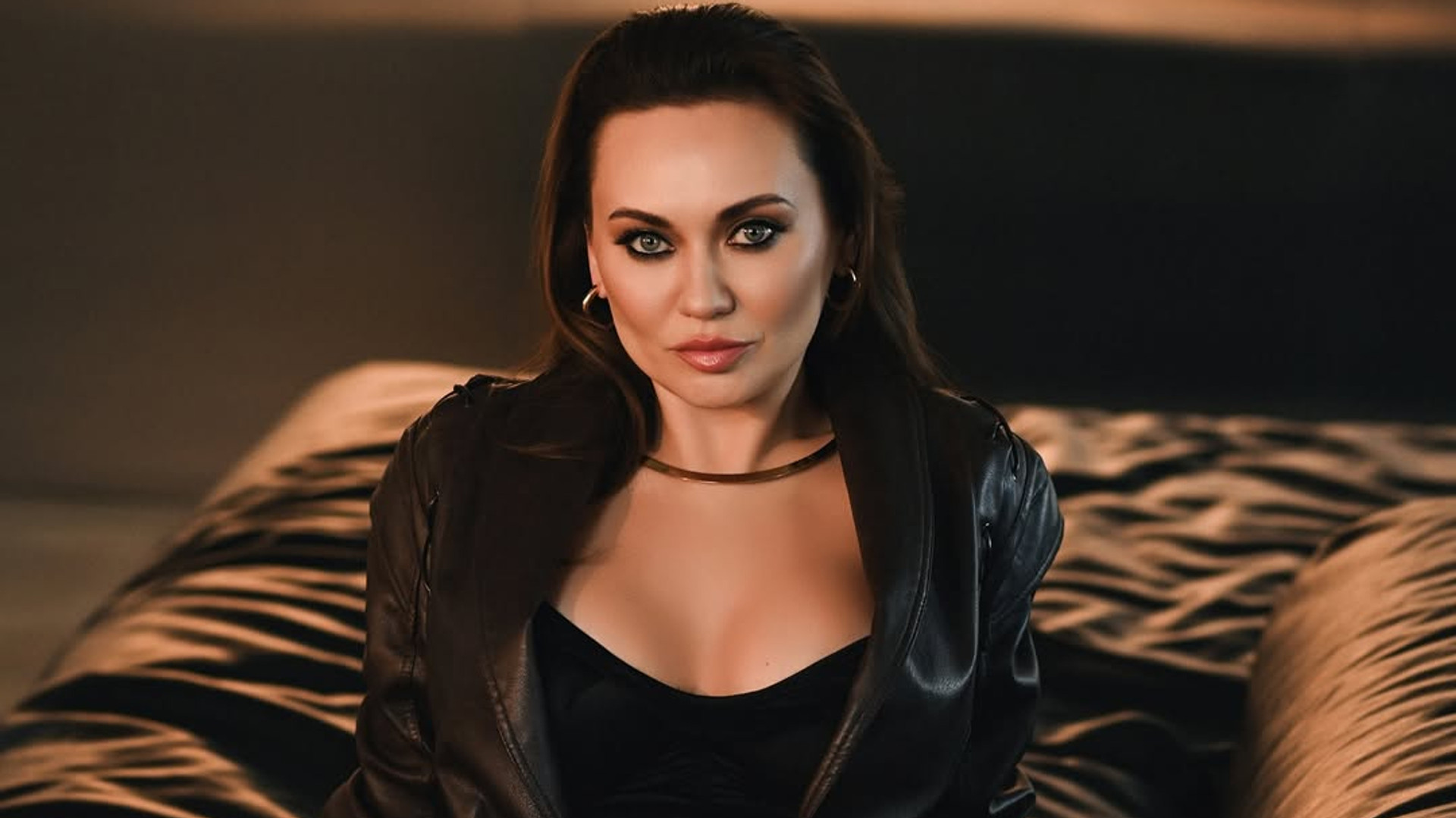 "Міс Шепетівка", шлюб із депутатом і диплом психолога: цікаві факти про Анну Саліванчук