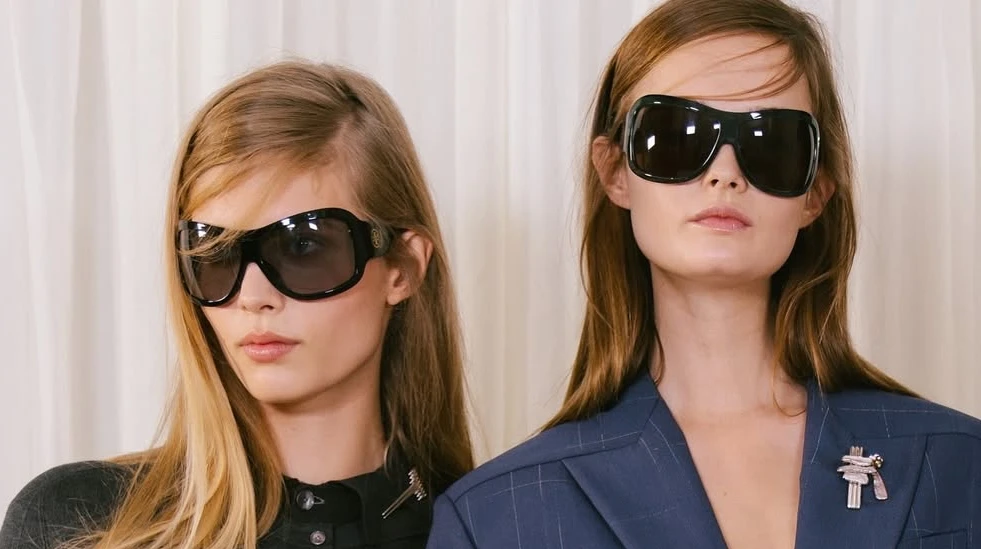 Сумки-фрукти і окуляри Софі Лорен: трендові аксесуари на весну 2026. Фото