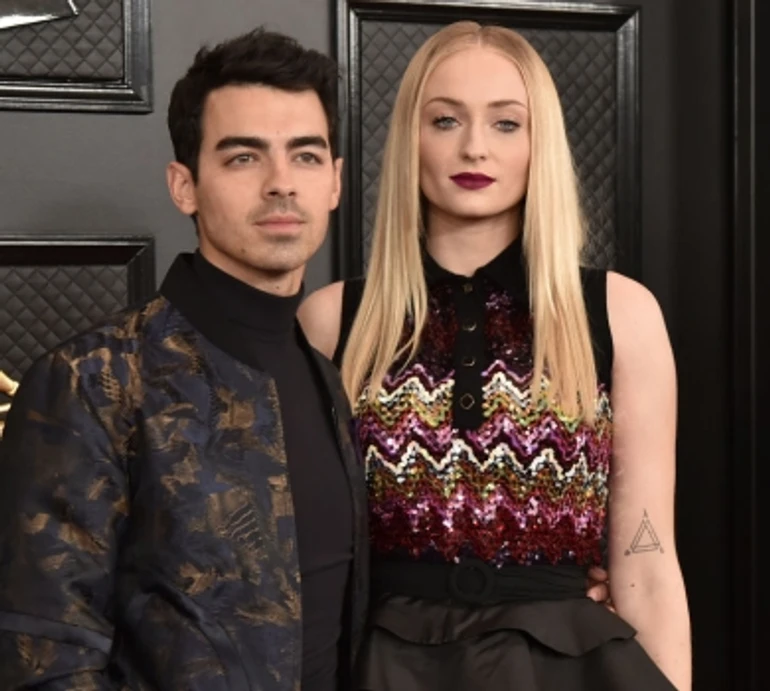 Пахне розлученням: джерела повідомили про проблеми в шлюбі Джонаса і Тернер та з ким їхні діти