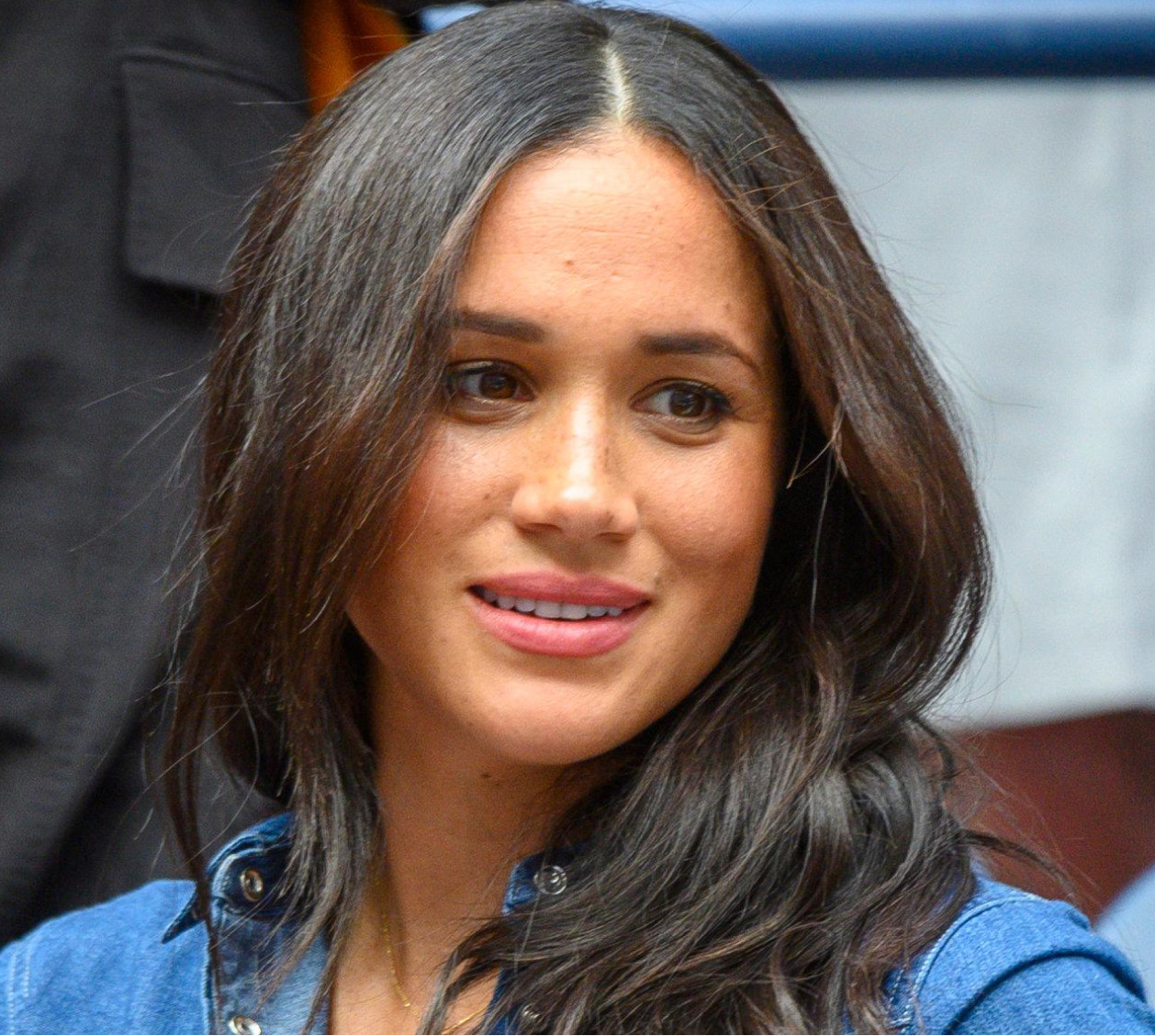 Меган Маркл на автівці за $140 тисяч заїхала на “макдрайв” по бургер. ФОТО