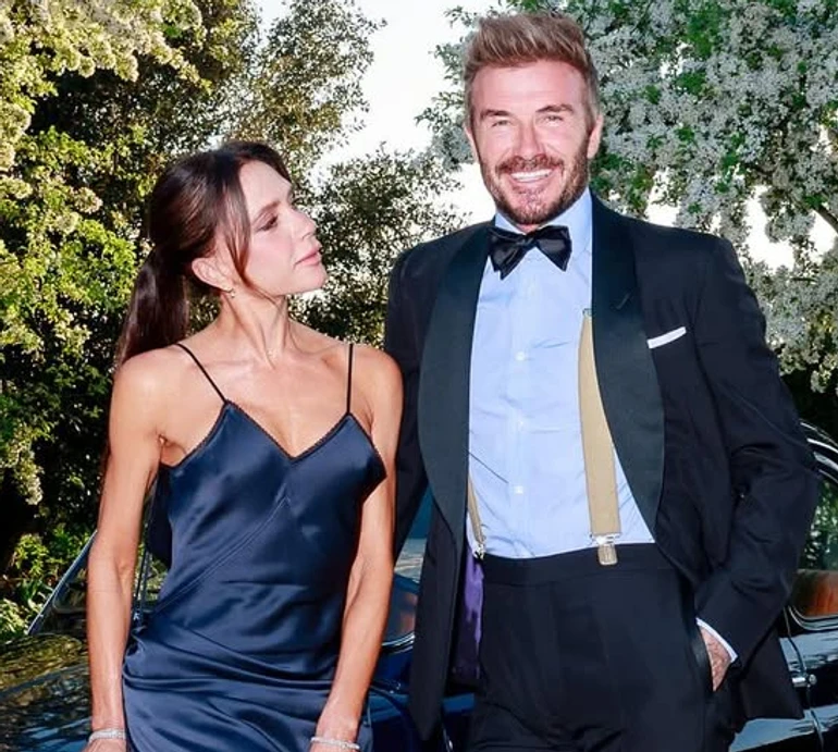 Без первістка та зі скаргами сусідів на шум: Бекхем із дружиною та дітьми гучно відсвяткував своє 50-річчя. Фото