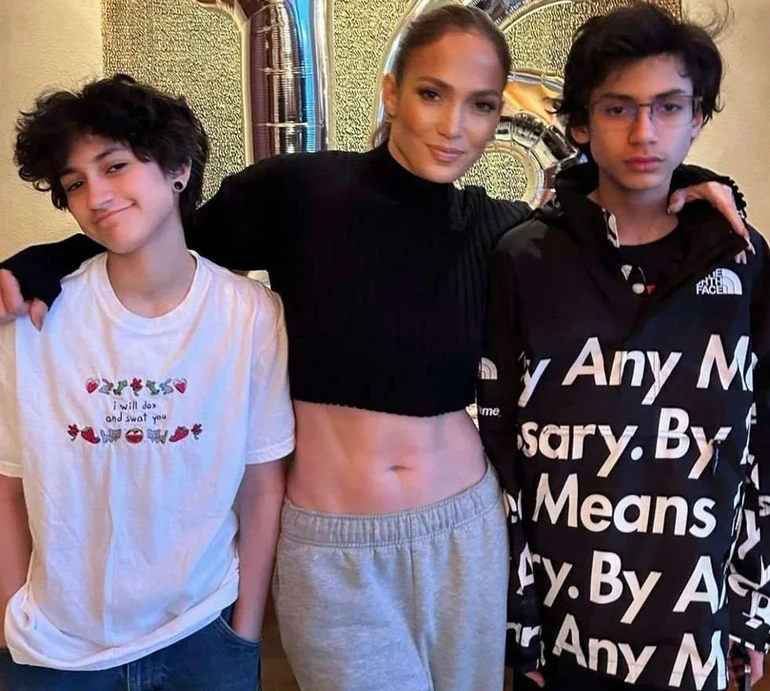 Усі помиляються: Лопес розповіла, як її діти допомогли пережити розлучення з Аффлеком і яку обіцянку їм дала