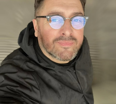 Щастя полягає не в штампику: Суханов про можливість одруження з коханою людиною, задишку під час сексу та догляд за обличчям