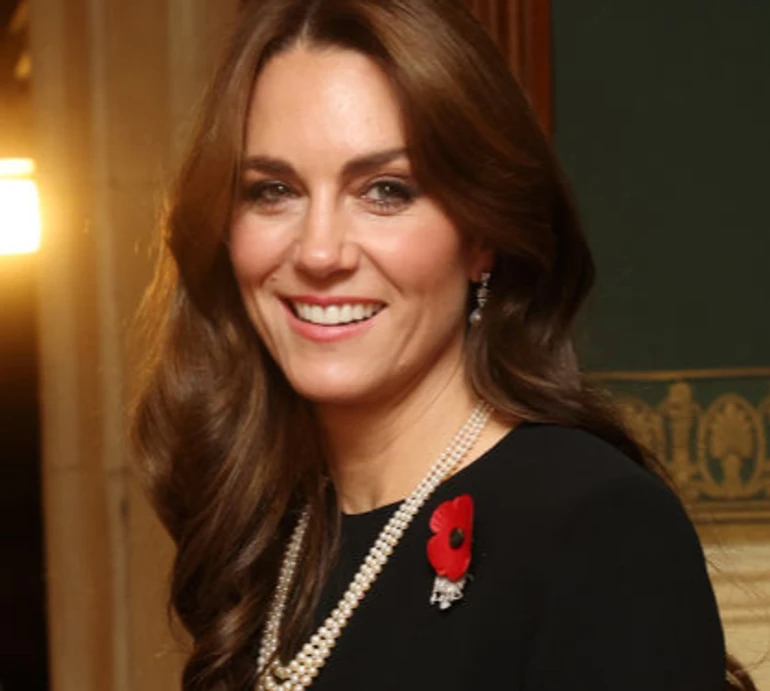 Міддлтон на урочистому заході в Лондоні вигуляла total black від улюблених брендів та прикраси королеви Єлизавети. ФОТО