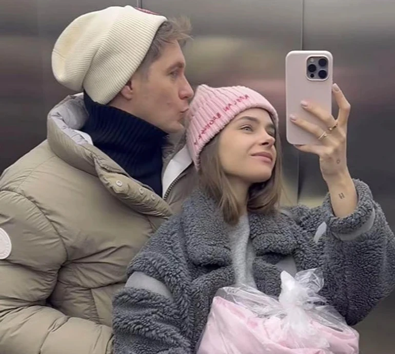 Дружина Остапчука в лосинах і топі показала своє тренування у трьох діях