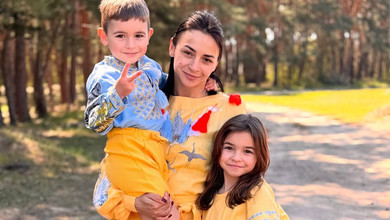 Після новини про розлучення: Гвоздьова у День вишиванки раптом показалася з чоловіком. Фото