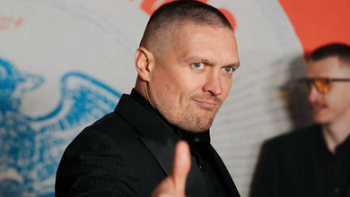 Усик із двома синами вигуляв однакові луки. Фото