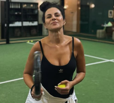 Каменських у ромпері та з ракеткою показалася під час запальної гри в падель. Фото