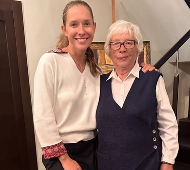 Найстрогіший критик: Осадча привітала бабусю з 90-річчям та замилувала фото з нею