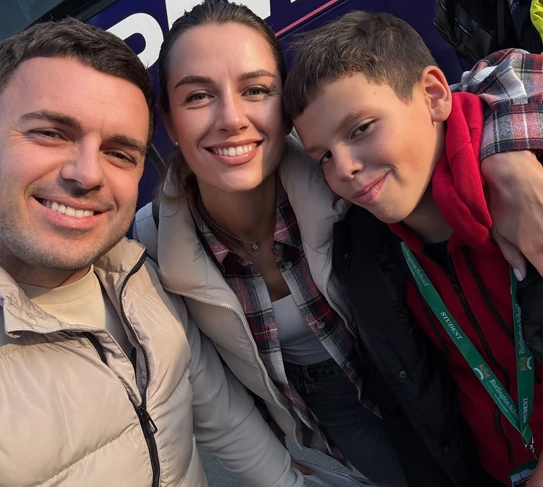 Дружина Решетніка на 12-річчя первістка повторила його дитяче фото та згадала свої почуття під час вагітності