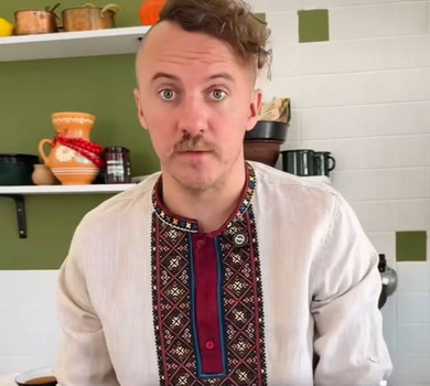 Ще одна смачна традиція: Клопотенко дав рецепт пирога Незалежності з вишнями та маком