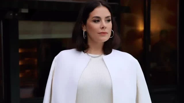 Трохи сумно закривати сезон: Онуфрійчук на лижах пригорнулася до чоловіка на вершині льодовика у швейцарських Альпах