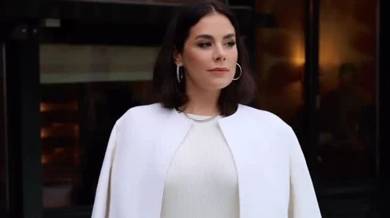 Трохи сумно закривати сезон: Онуфрійчук на лижах пригорнулася до чоловіка на вершині льодовика у швейцарських Альпах