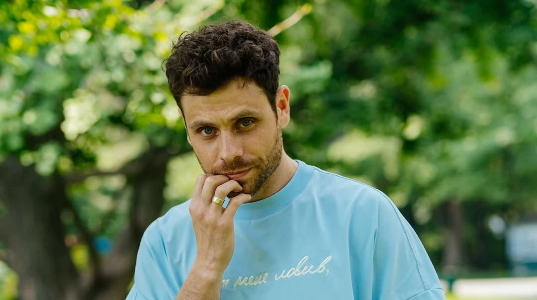 Як молодий Бред Пітт: Логай із новим кольором волосся зачарував шанувальників