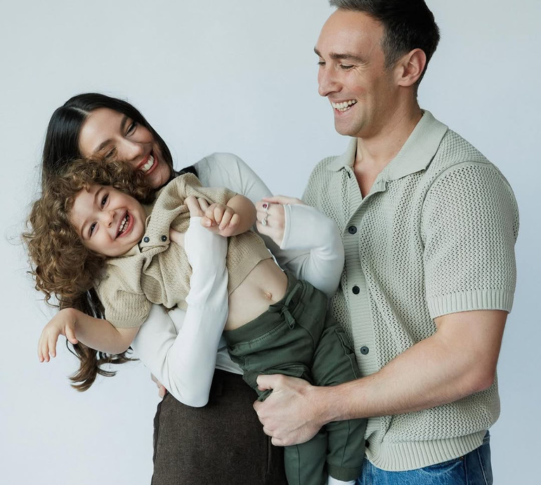 Макацарія замилував кадрами з сімейної прогулянки та кучериками 1,5-річного сина. Відео