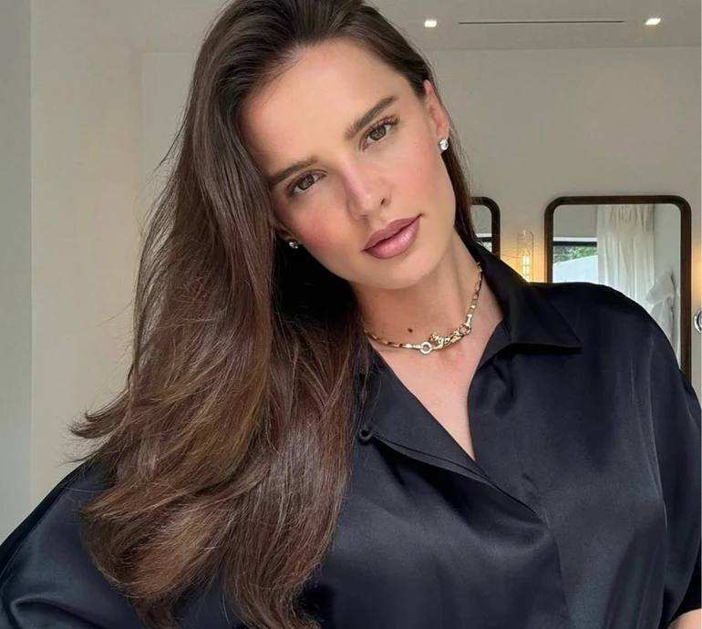 Андрес у пожмаканому бікіні заселфила засмаглі принади на відпочинку в Італії