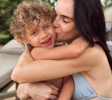 Життя дуже непередбачуване: Мірошниченко поміркувала про викрутаси долі свого прийомного сина і показала, як він кайфує на Балі