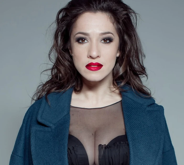 У мене також є нюдси: Наталка Карпа підтримала Тополю власним пікантним фото, яке зробив чоловік