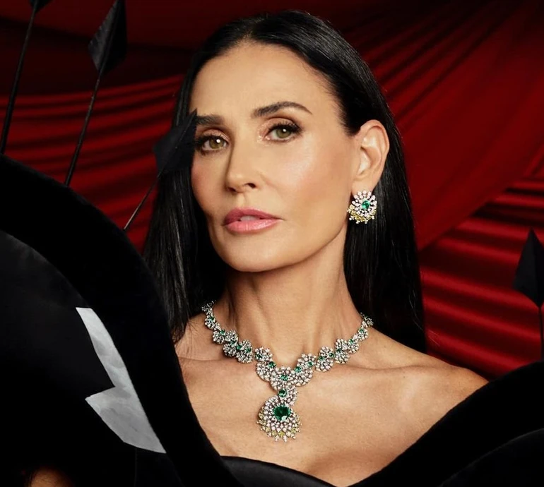 Оце так спека: Демі Мур у крихітному бікіні попозувала з 1-річною онучкою. Фото