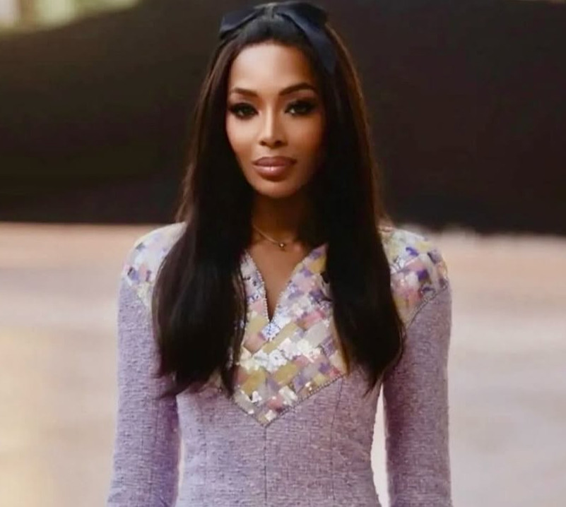 На зовсім іншому рівні: Кемпбелл в ефектних луках попозувала для Vogue та зізналася, як поява сина і дочки змінила її життя. Фото