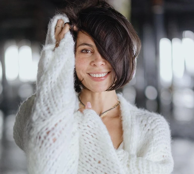 Колишня Кличка покрасувалася перед дзеркалом у блискучому тотал-блеку з чоботами. ВІДЕО