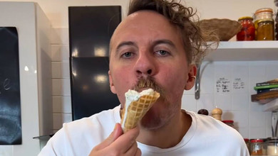 Це вау!: Клопотенко показав, з чим їсти морозиво взимку