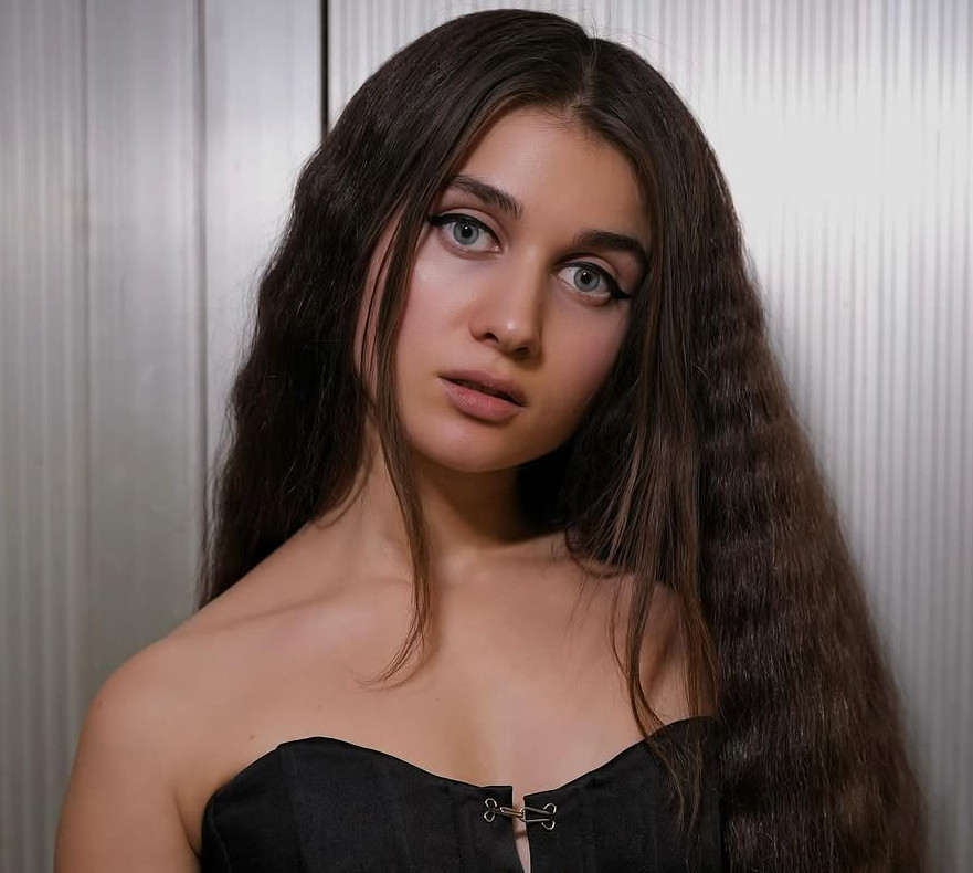 Комплекси через розмір грудей, сироїдіння та дві особистості: цікаві факти про співачку Jerry Heil