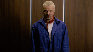 Затягую тебе на дно: Галич у латексі оголосив про сольну кар'єру стильним кліпом у ліфті